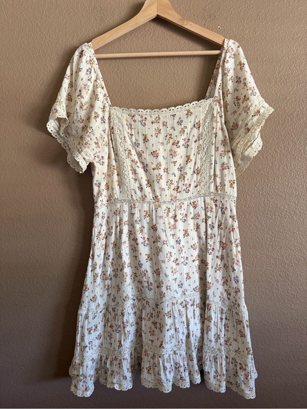 American Eagle Outfitters Cream Floral Lace-Trim Mini Dress Size XL